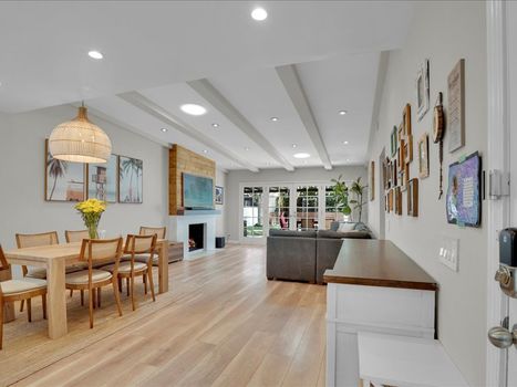22263 Avenue San Luis Woodland Hills, CA 91364 (7)