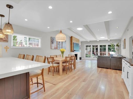 22263 Avenue San Luis Woodland Hills, CA 91364 (8)