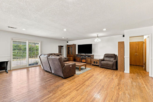 4119BelindaSt-16