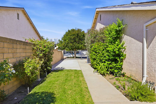 15444 Marilla St, North Hills CA 91343 (35)