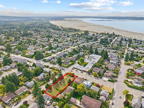 15643 Buena Vista Avenue - White Rock