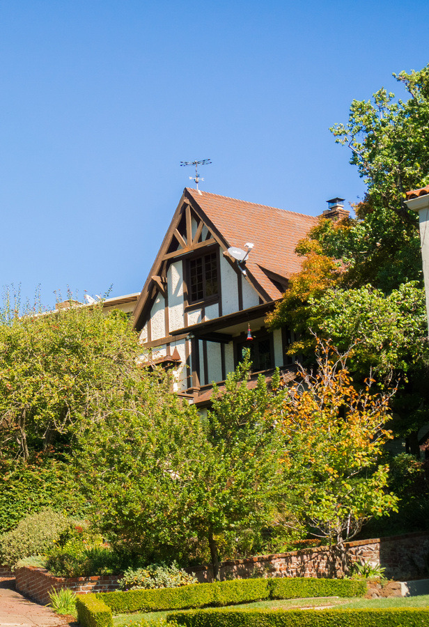 Street,In,The,Residential,Area,Of,Oakland,On,A,Sunny