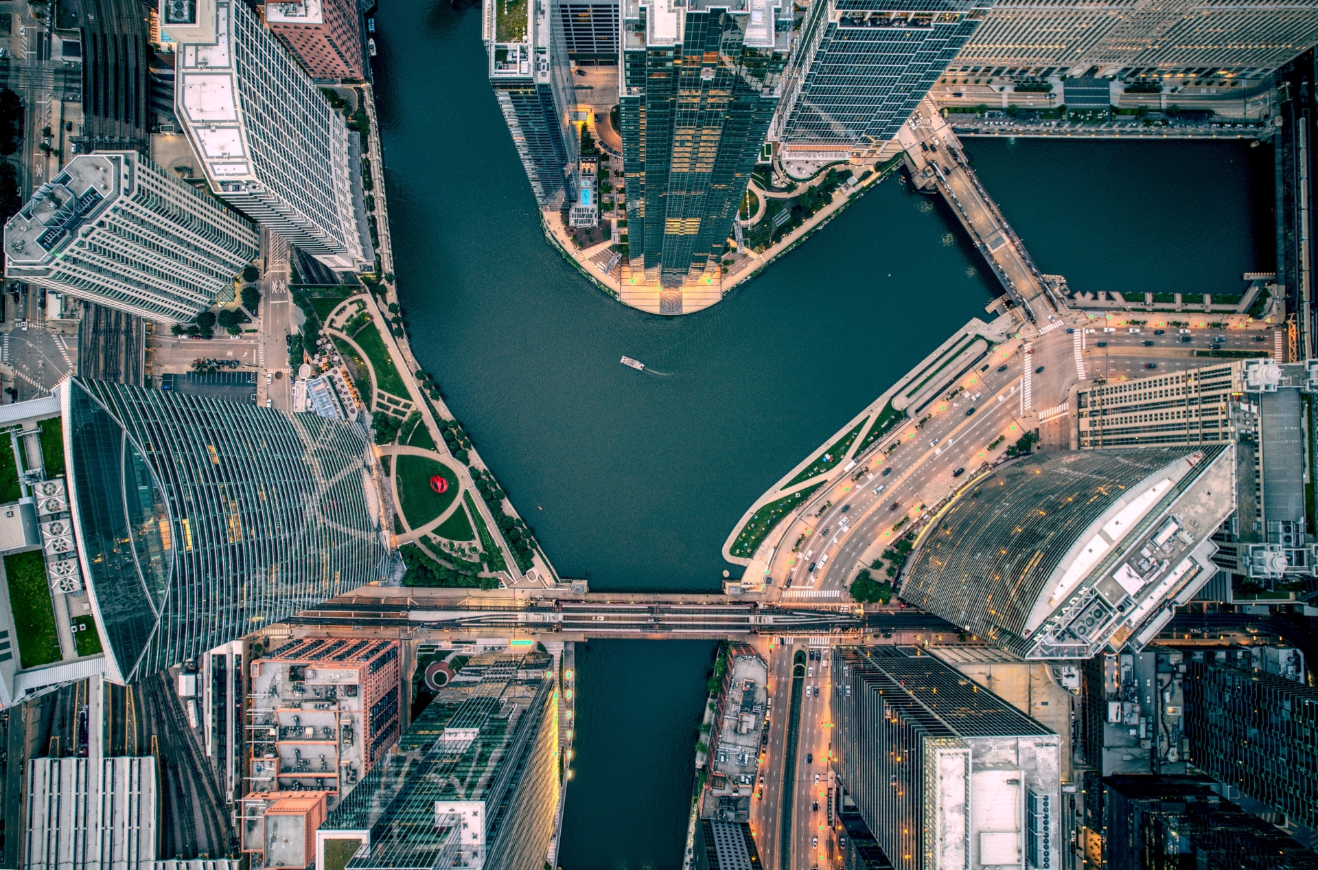 photograph of Chicago River at Wolf Point