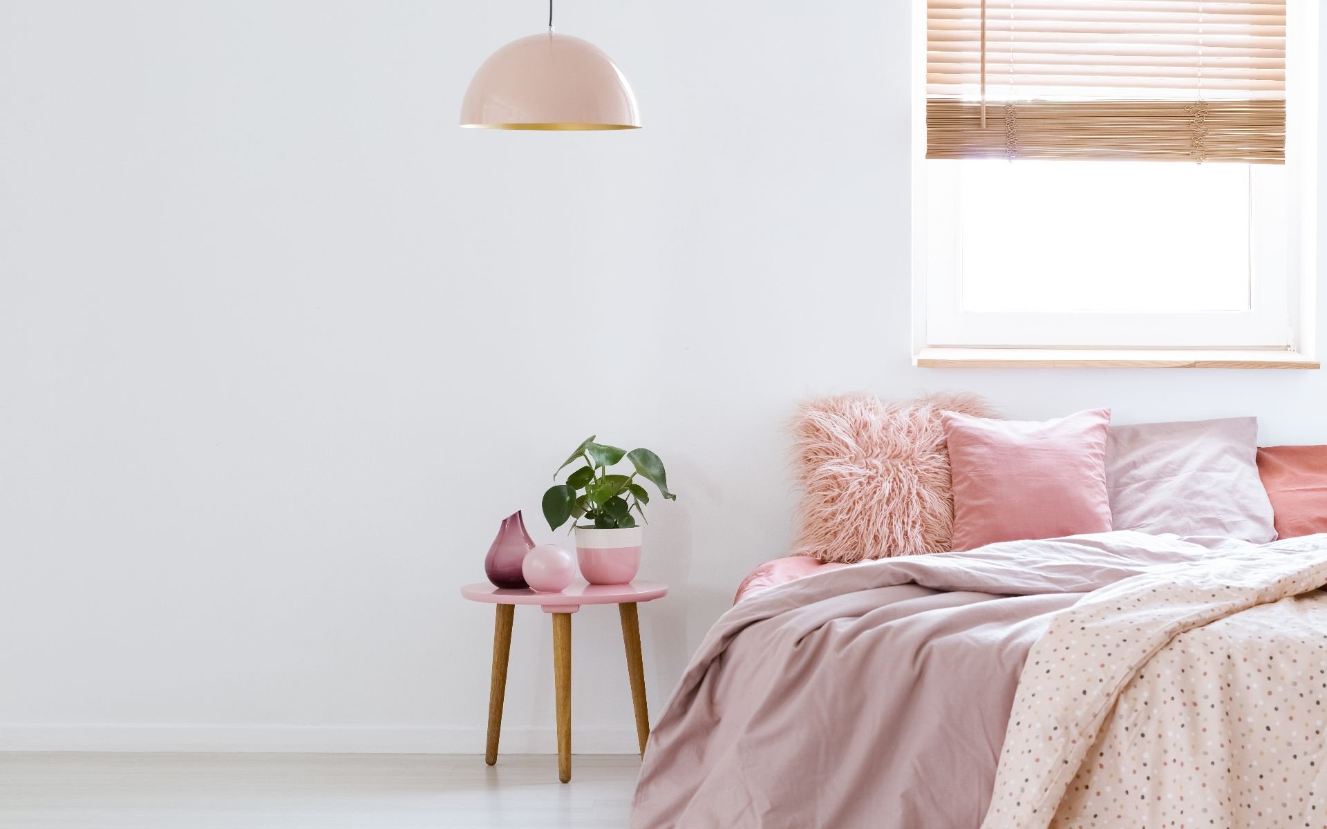Cozy,bedroom with pink bed