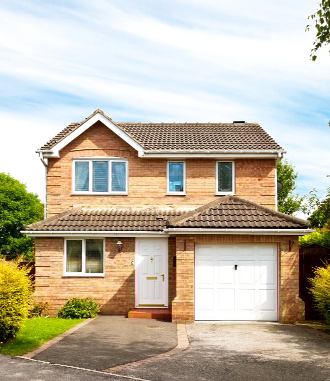 New detached house with garage.1