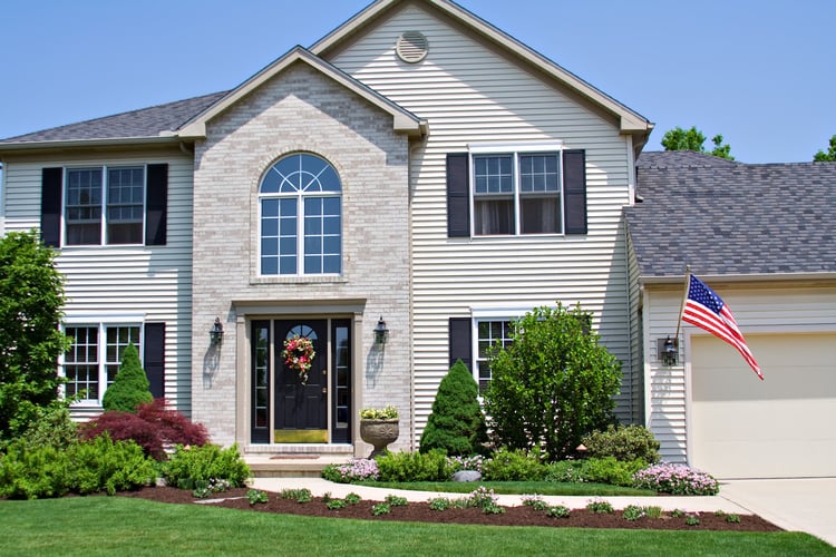 A,Beautiful,Neat,Suburban,Home,In,Ohio,Flying,The,American