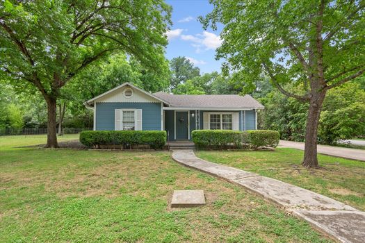 01-802 Avenue A (1)