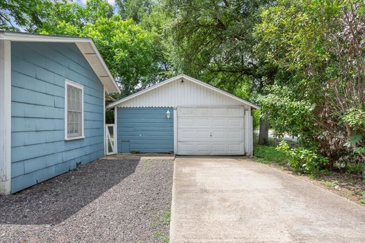 04-802 Avenue A (34)