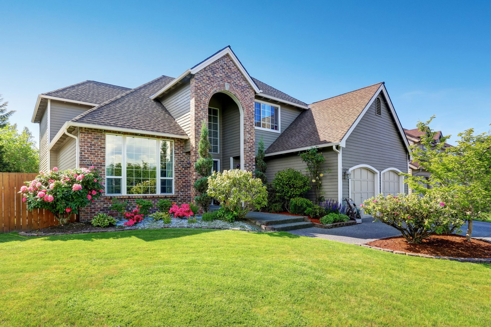 Luxury-house-exterior-with-brick2-1