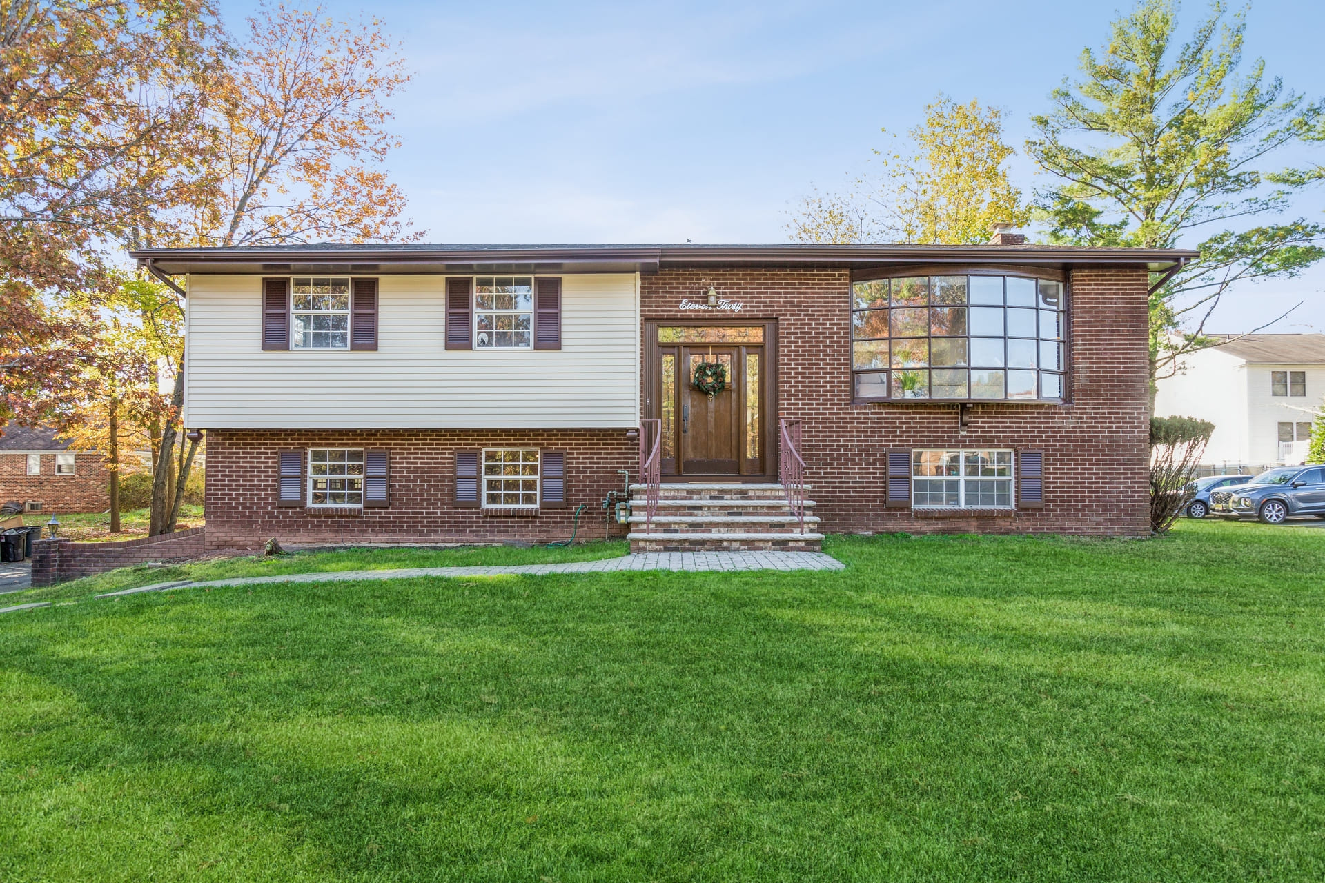 01_1130RooseveltAve_2001_HiRes