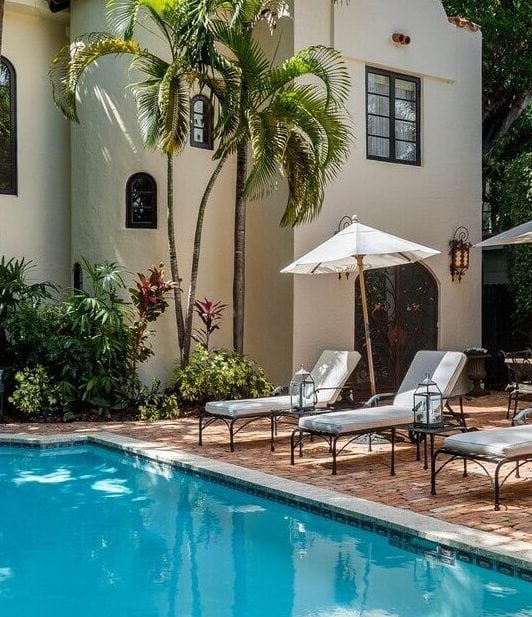 Florida, Backyard of a modern house with swimming pool