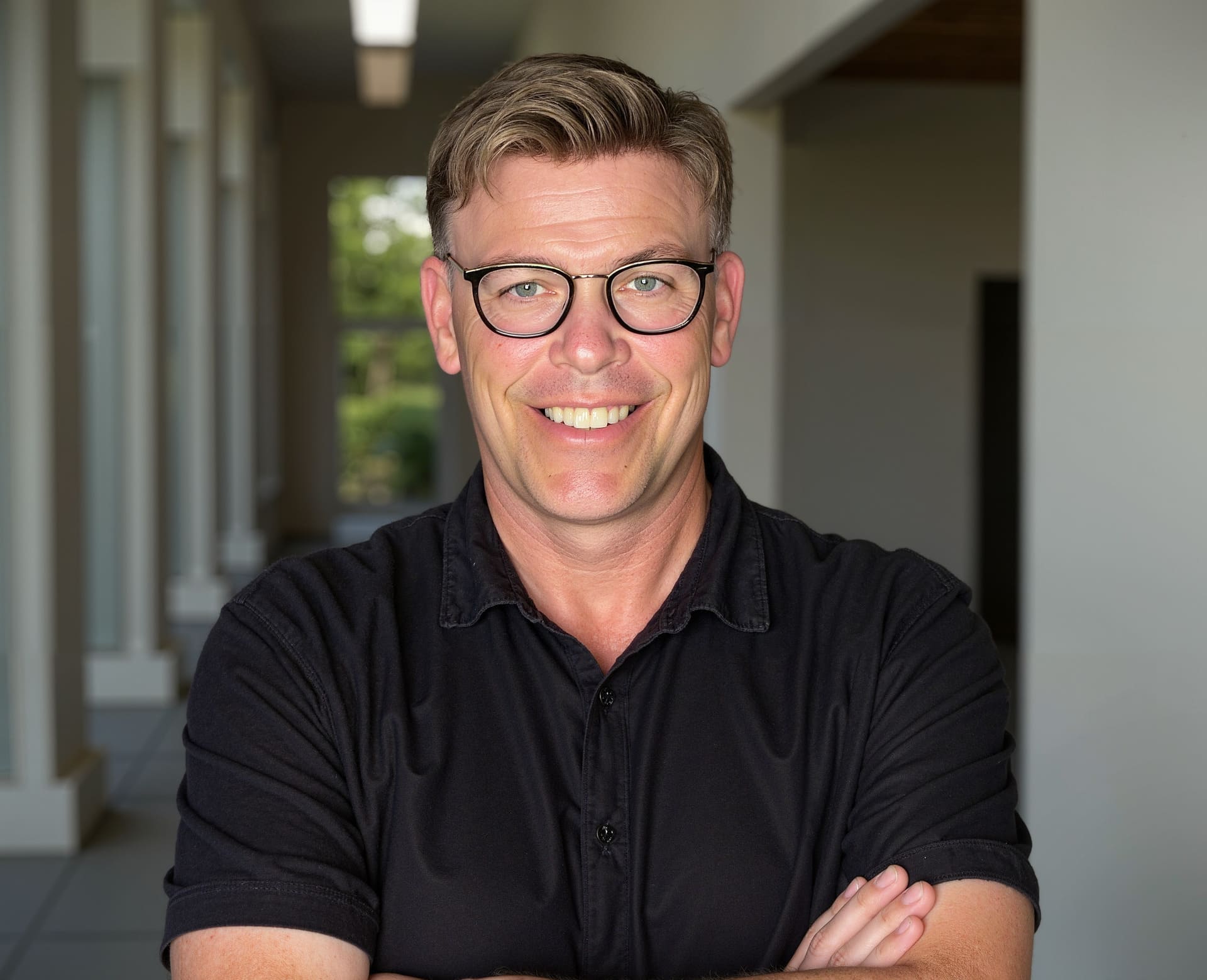 smile.armsfolded.black.glasses.shortsleeves