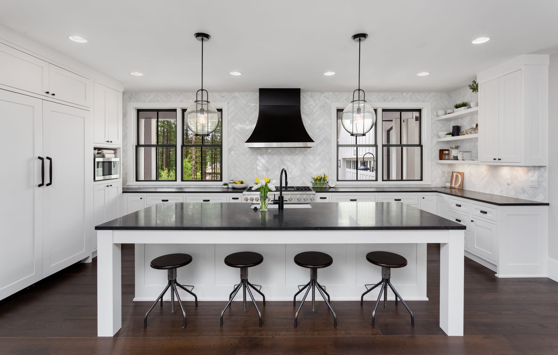 White Black Kitchen straight on