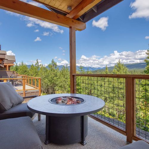 How to Navigate Selling and Buying a House at the Same Time