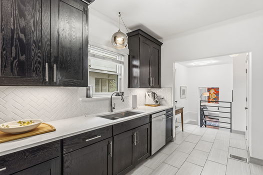 11-web-or-mls_966_South_York_St_Denver_CO_80209DSC05920