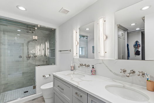 23-web-or-mls_966_South_York_St_Denver_CO_80209DSC06052