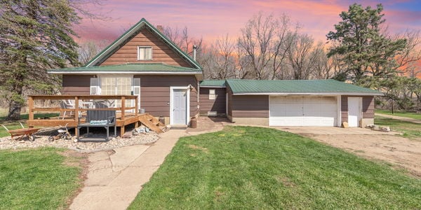 Currie, MN Farmhouse on 11 Acres: Classic Rural &hellip;