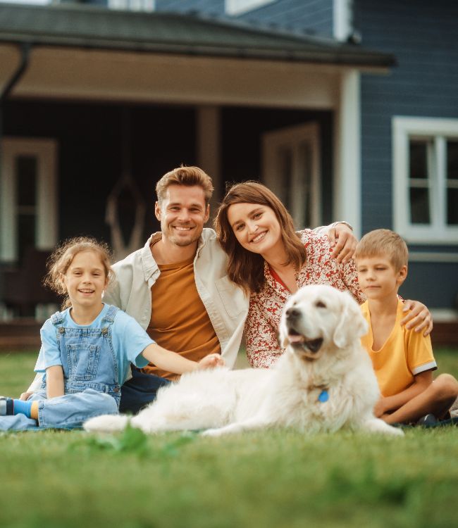 Portrait of a Happy Young Family(1)