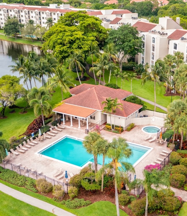 Aerial,Drone,View,To,The,Suburbs,In,Delray,Beach,In