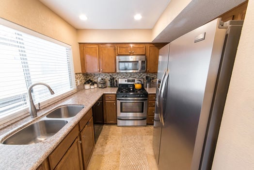 01.17 1380 E Washington Ave-02