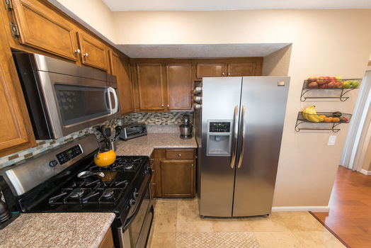 01.17 1380 E Washington Ave-03