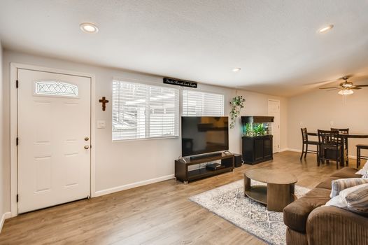 14136 Frame Rd Poway CA - Web Quality - 009 - 07 Living Room