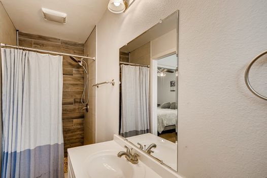 14136 Frame Rd Poway CA - Web Quality - 023 - 21 Primary Bathroom