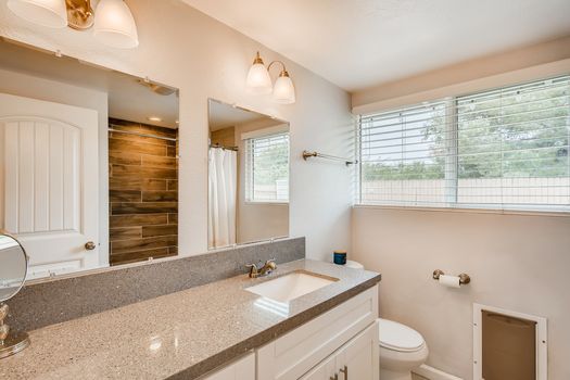 14136 Frame Rd Poway CA - Web Quality - 033 - 31 Bathroom