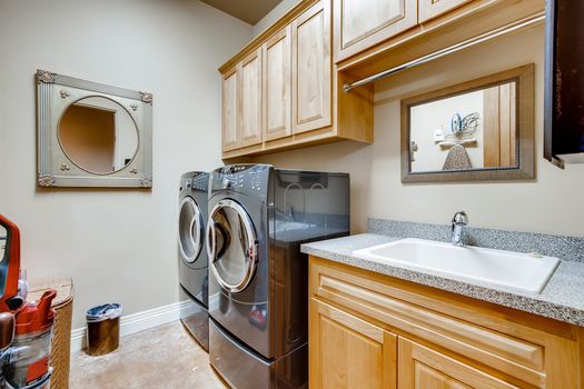 15455 Wyeport Rd Ramona CA - Web Quality - 037 - 62 Laundry Room