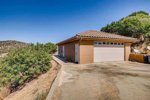 15455 Wyeport Rd Ramona CA - Web Quality - 038 - 77 Exterior Front Guest House