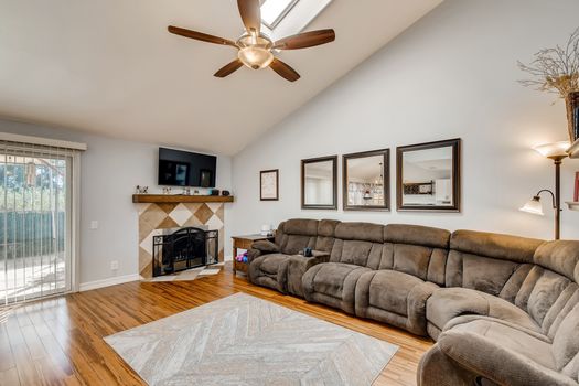 1731 Jasmine St El Cajon CA - Web Quality - 008 - 10 Living Room