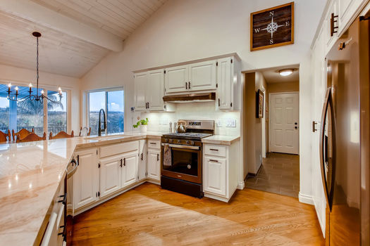 31180 Moonlight Place Valley Center CA - Web Quality - 009 - 09 Kitchen