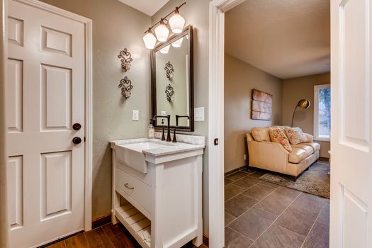 31180 Moonlight Place Valley Center CA - Web Quality - 014 - 15 Powder Room