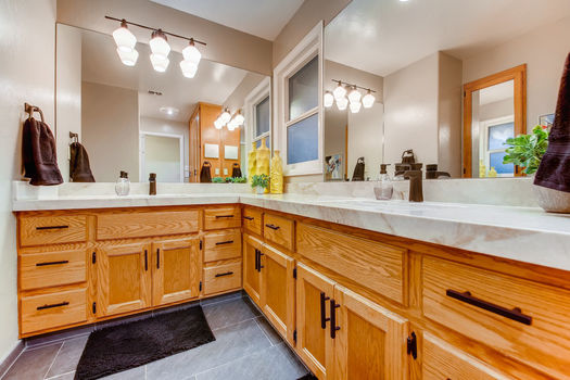 31180 Moonlight Place Valley Center CA - Web Quality - 021 - 23 Bathroom