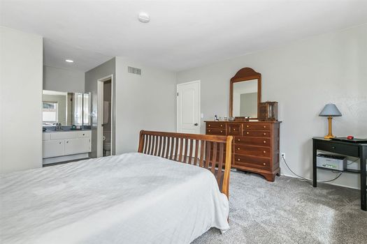 683D543C-B3F8-4339-AE37-5BD12BD2C251