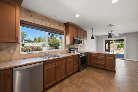 25-web-or-mls-23638BW_125