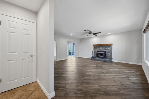 7-web-or-mls-23638BW_107