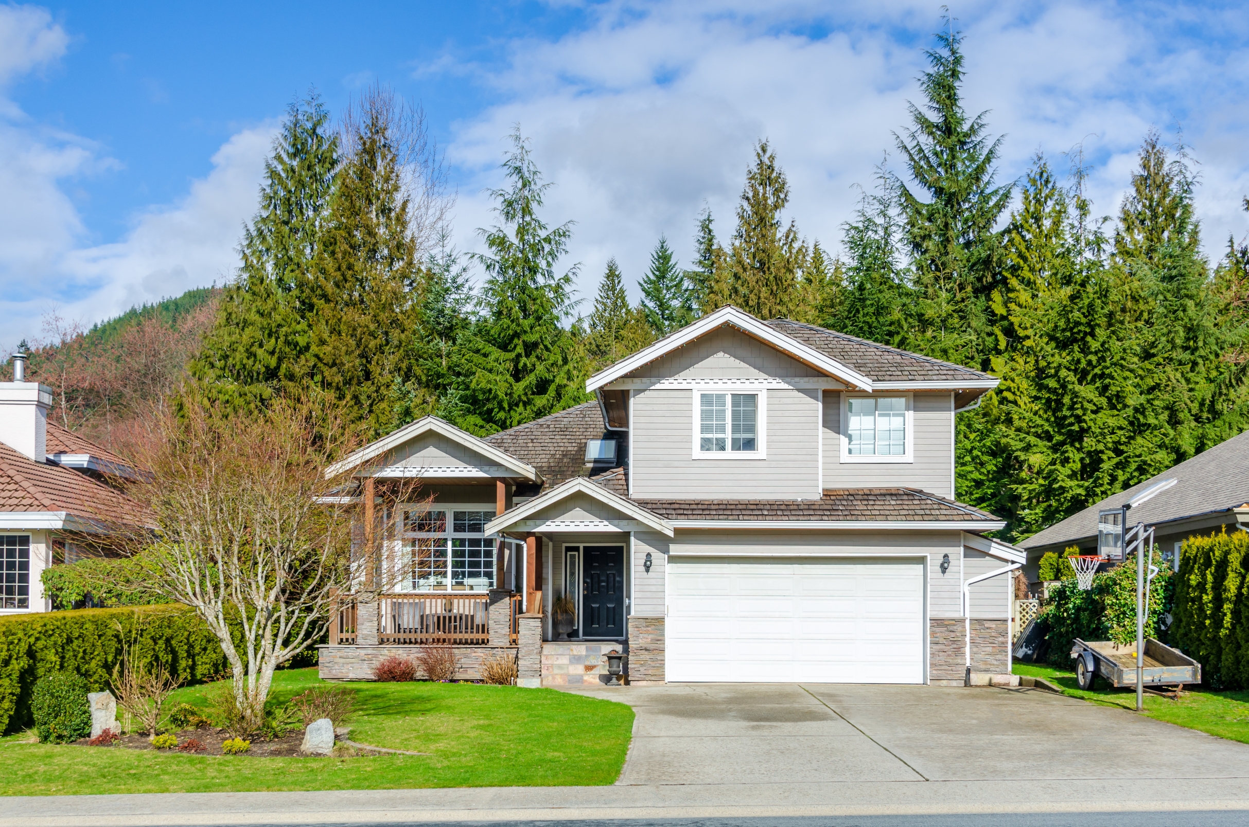 A,Very,Neat,And,Colorful,Home,With,Gorgeous,Outdoor,Landscape