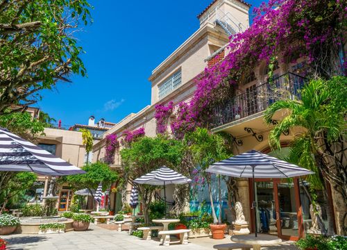 Courtyard on Worth Avenue luxury shopping district in Palm Beach, Florida