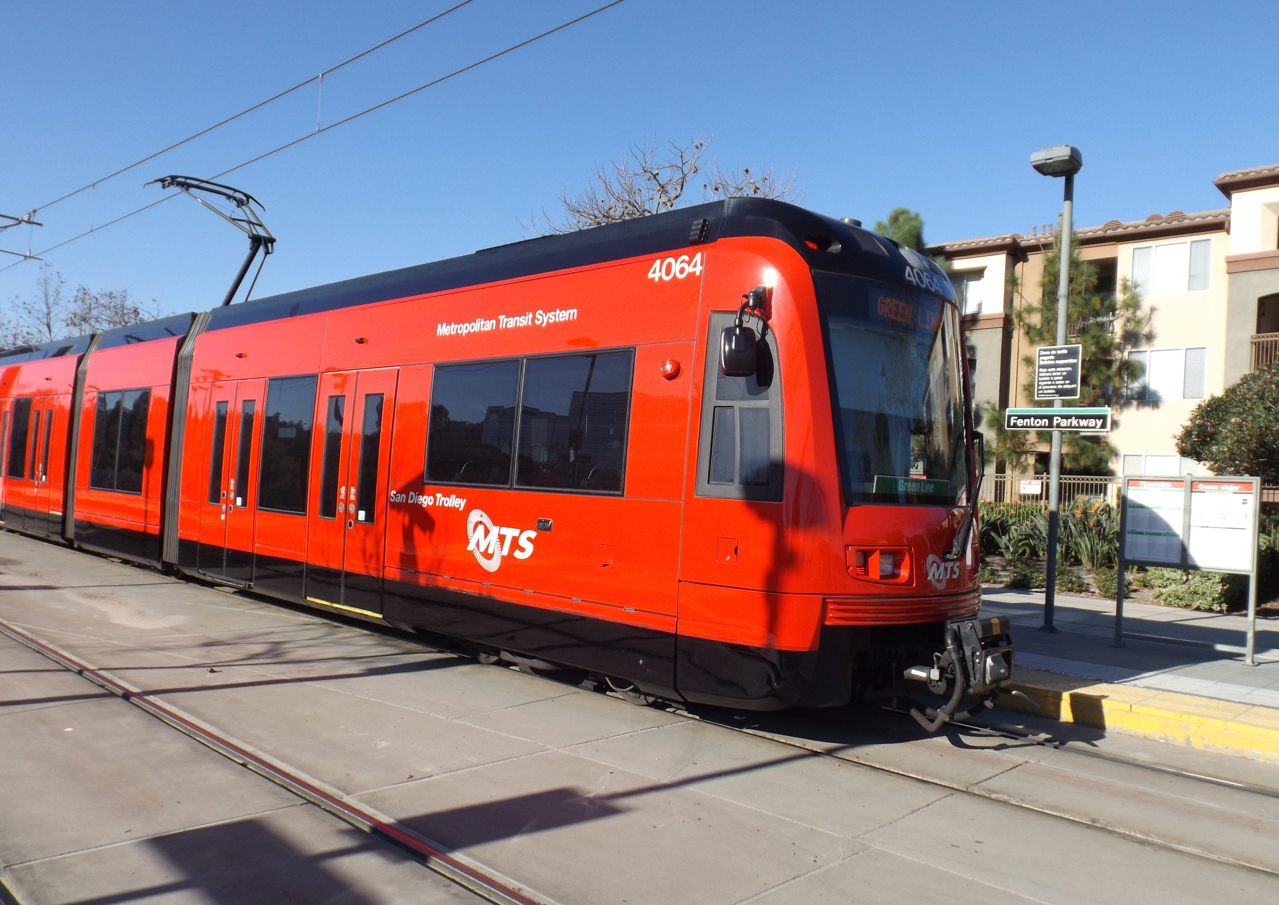 San_diego_trolley_at_fenton_parkway