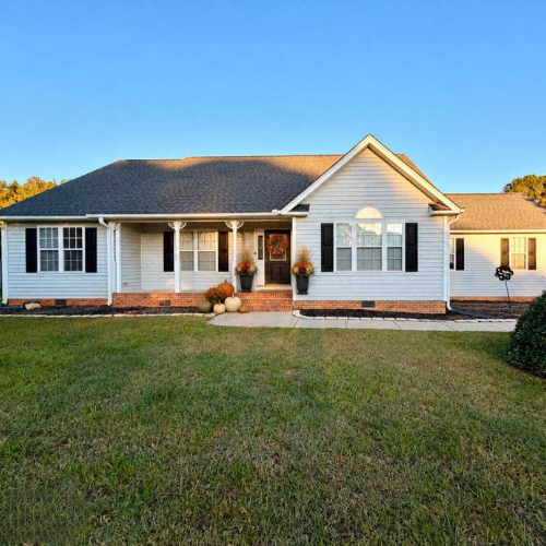 Corner Lot, Sunroom, Farmhouse Sink, and No HOA: Say Hello to 29 Talford Drive in Wendell