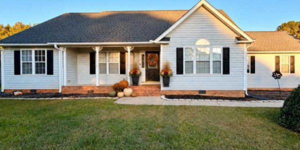 Corner Lot, Sunroom, Farmhouse Sink, and No HOA: &hellip;