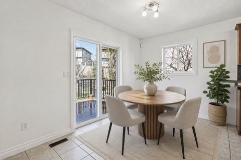 22-sherwood-cove-nw-breakfast-nook