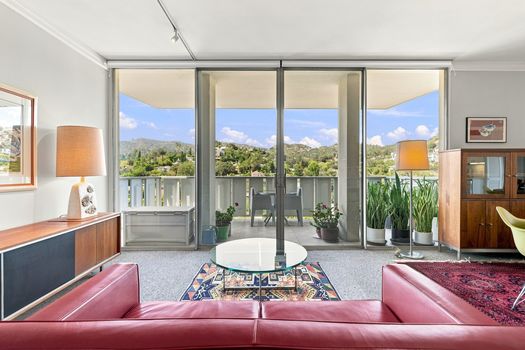 10 Living Room - North View