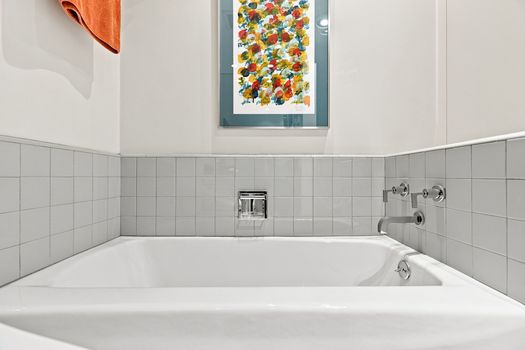 32 Bathroom - Tub