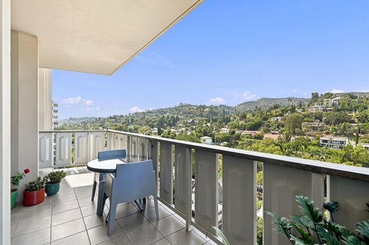 36 Balcony - Griffith Park View