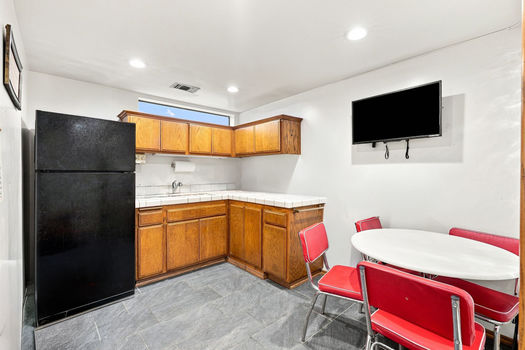 21 Kitchen