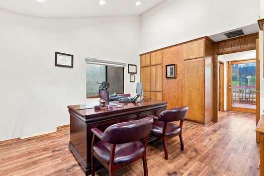 34 Executive Office-7
