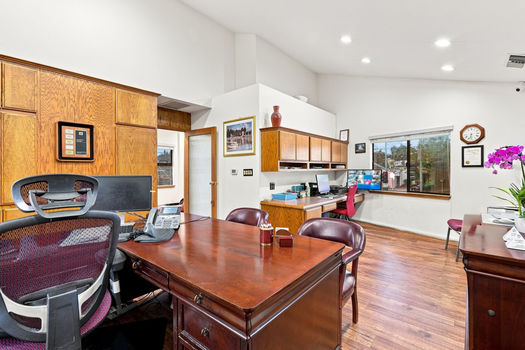 35 Executive + Assistant Office-8