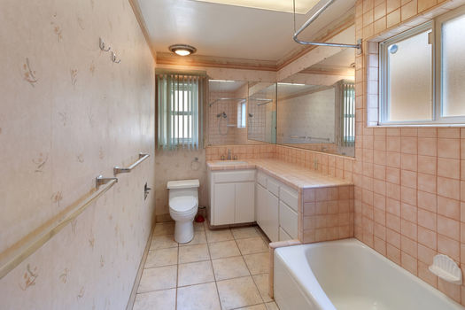 19 Bathroom 3 Upstairs